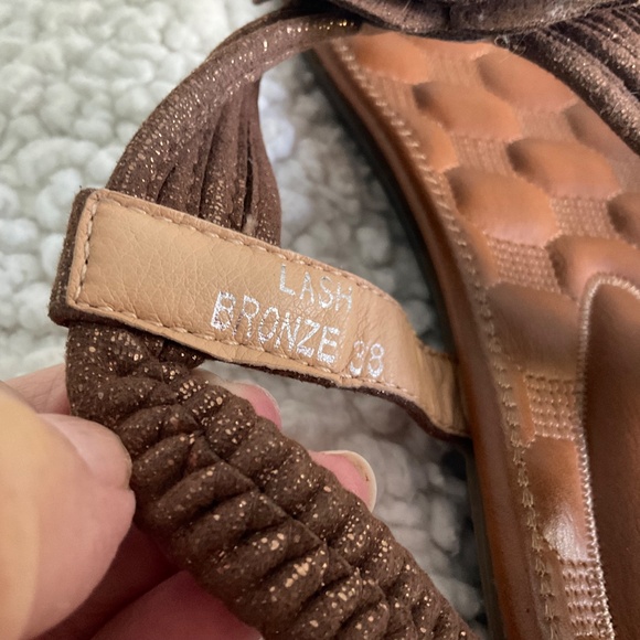 Patrizia Spring Step sandals.Size 71/2.Tan - Picture 11 of 14